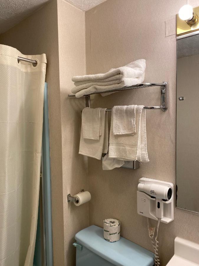 经济山林小屋汽车旅馆 斯特布里奇 外观 照片