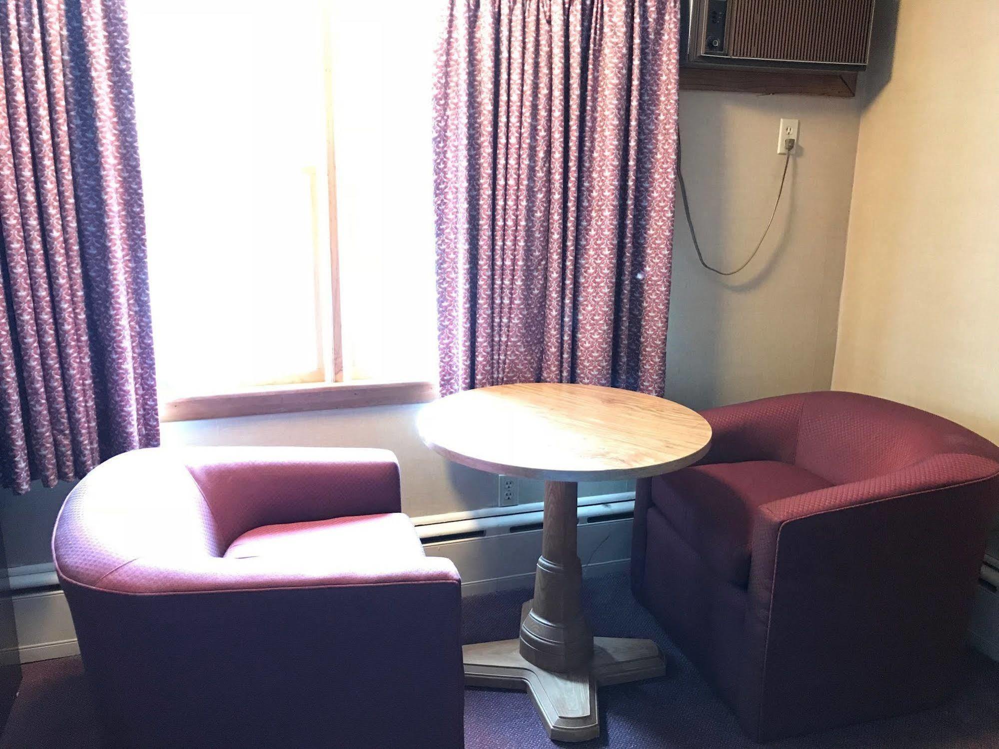 经济山林小屋汽车旅馆 斯特布里奇 外观 照片