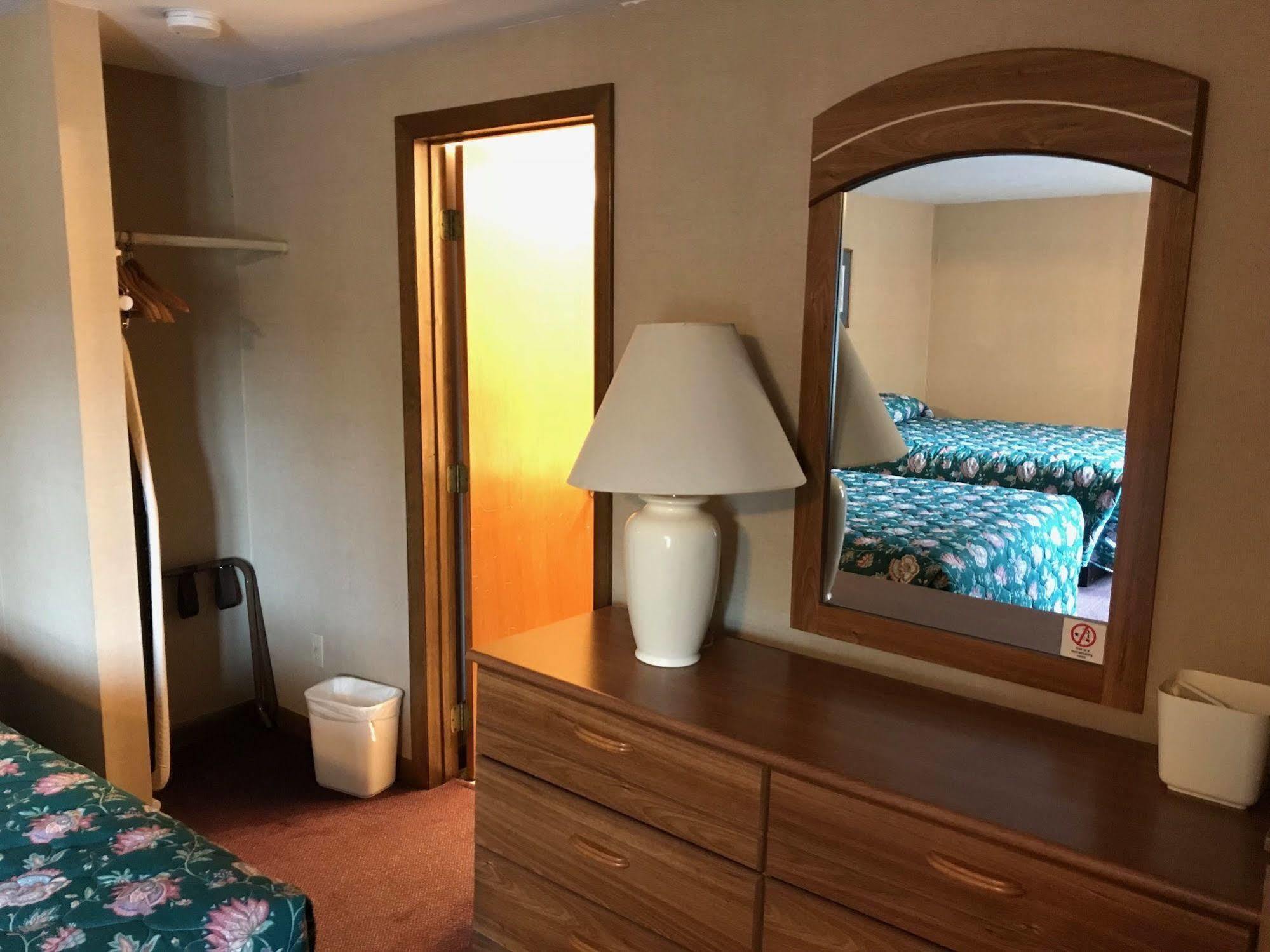 经济山林小屋汽车旅馆 斯特布里奇 外观 照片