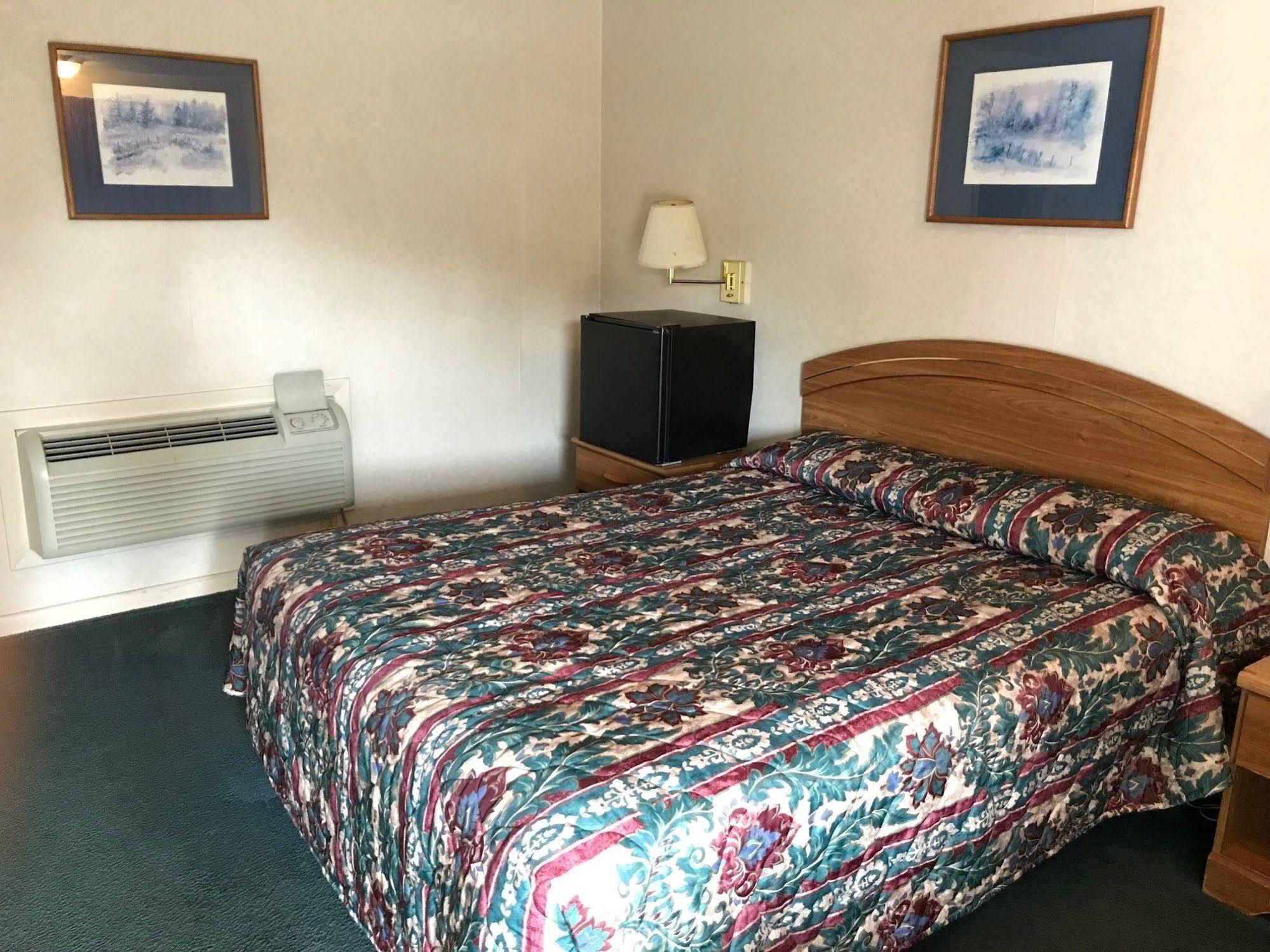 经济山林小屋汽车旅馆 斯特布里奇 外观 照片