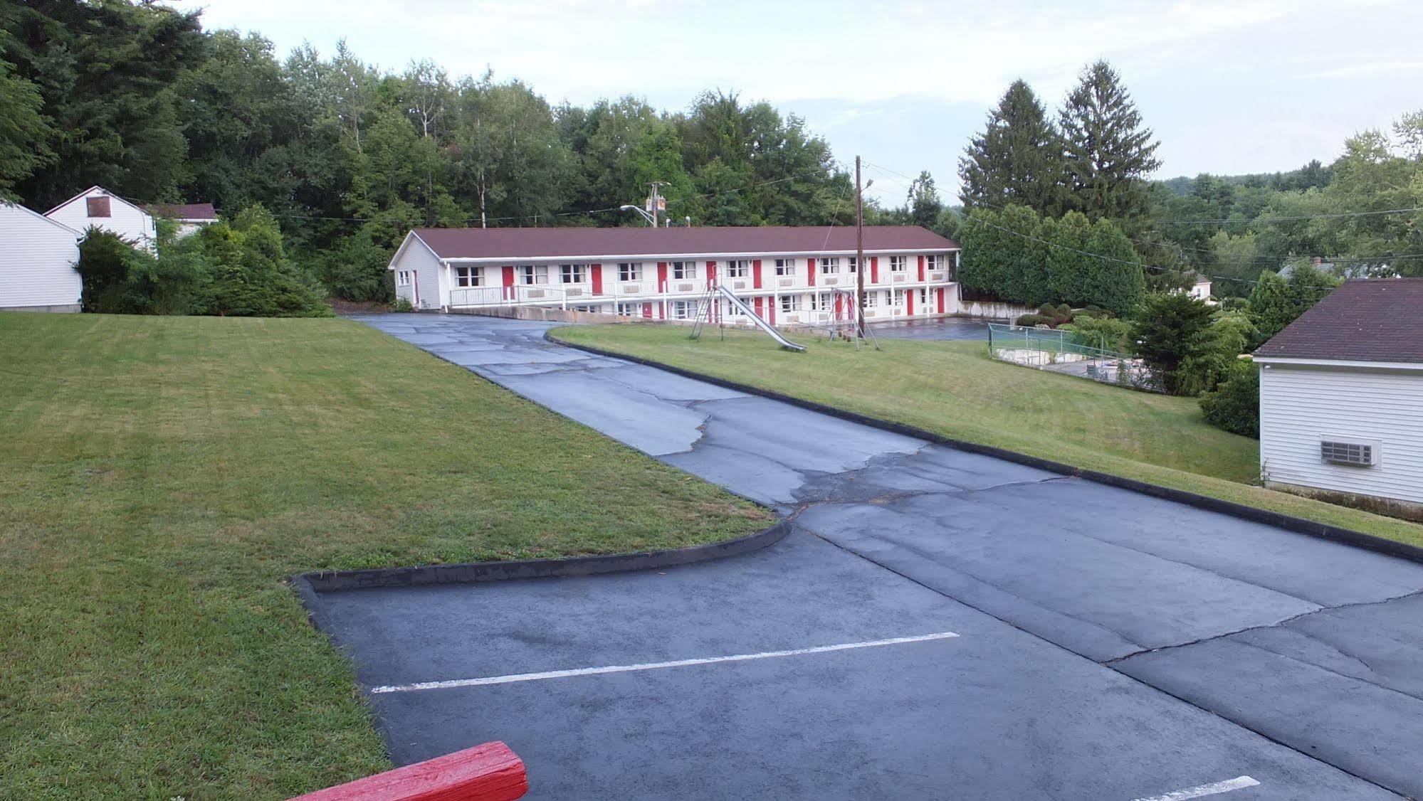 经济山林小屋汽车旅馆 斯特布里奇 外观 照片